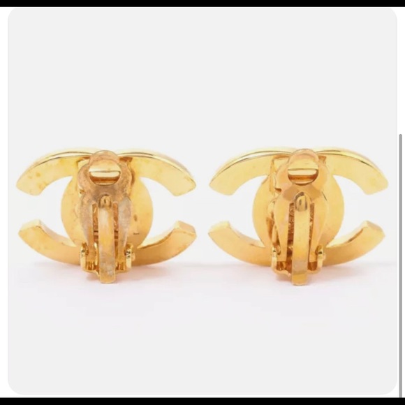 CHANEL Turnlock CC logos Clip-On Earrings Gold Tone 95A  💝 - Picture 3 of 9